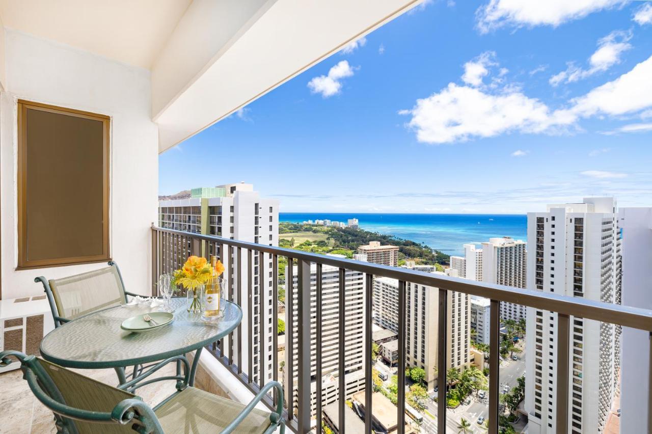Upscale Penthouse With Ocean Views - Free Parking Lejlighed Honolulu Eksteriør billede