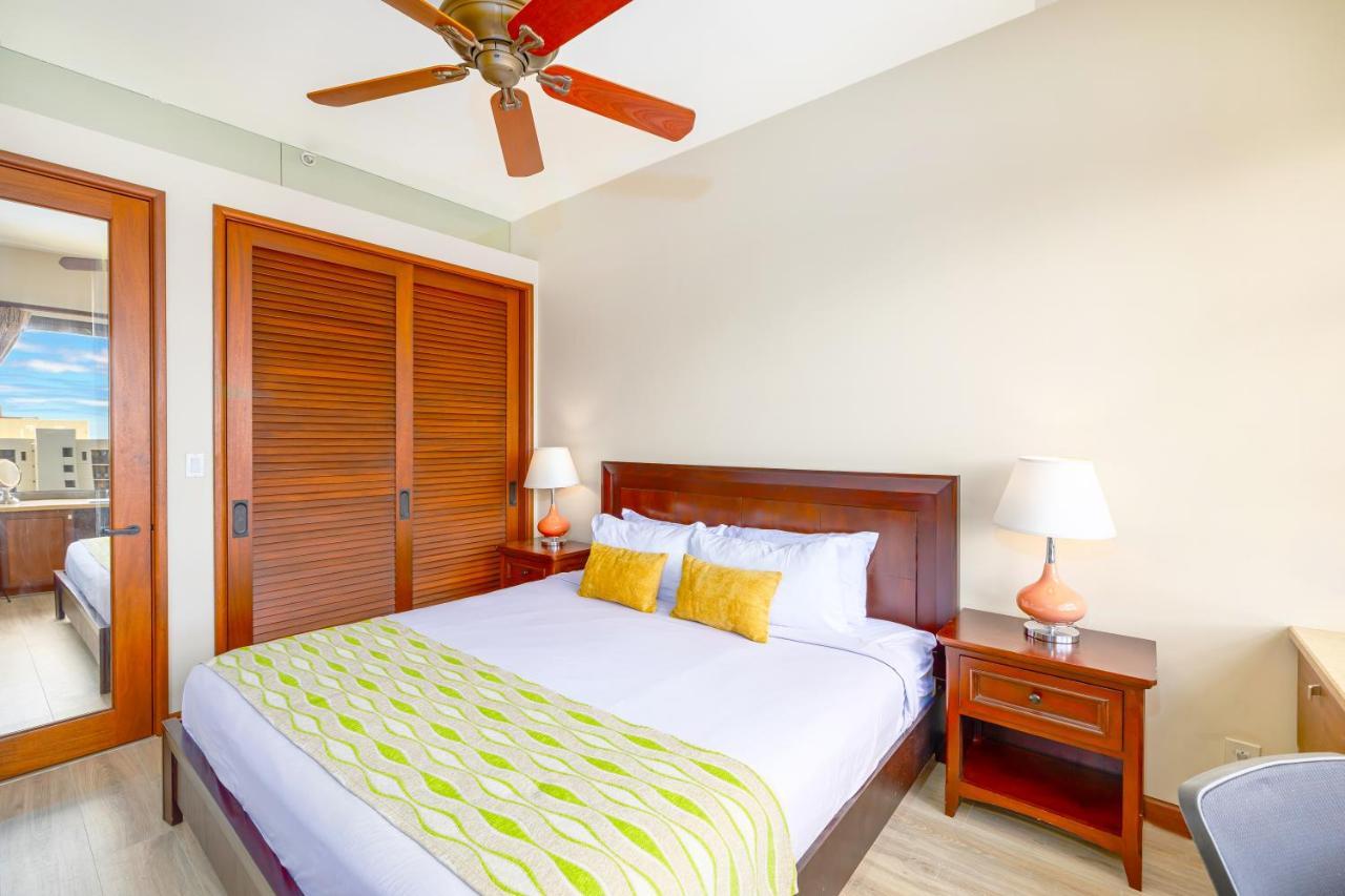 Upscale Penthouse With Ocean Views - Free Parking Lejlighed Honolulu Eksteriør billede