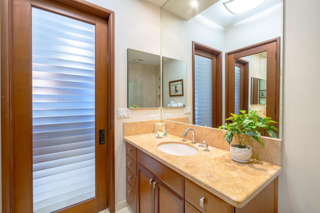 Upscale Penthouse With Ocean Views - Free Parking Lejlighed Honolulu Eksteriør billede