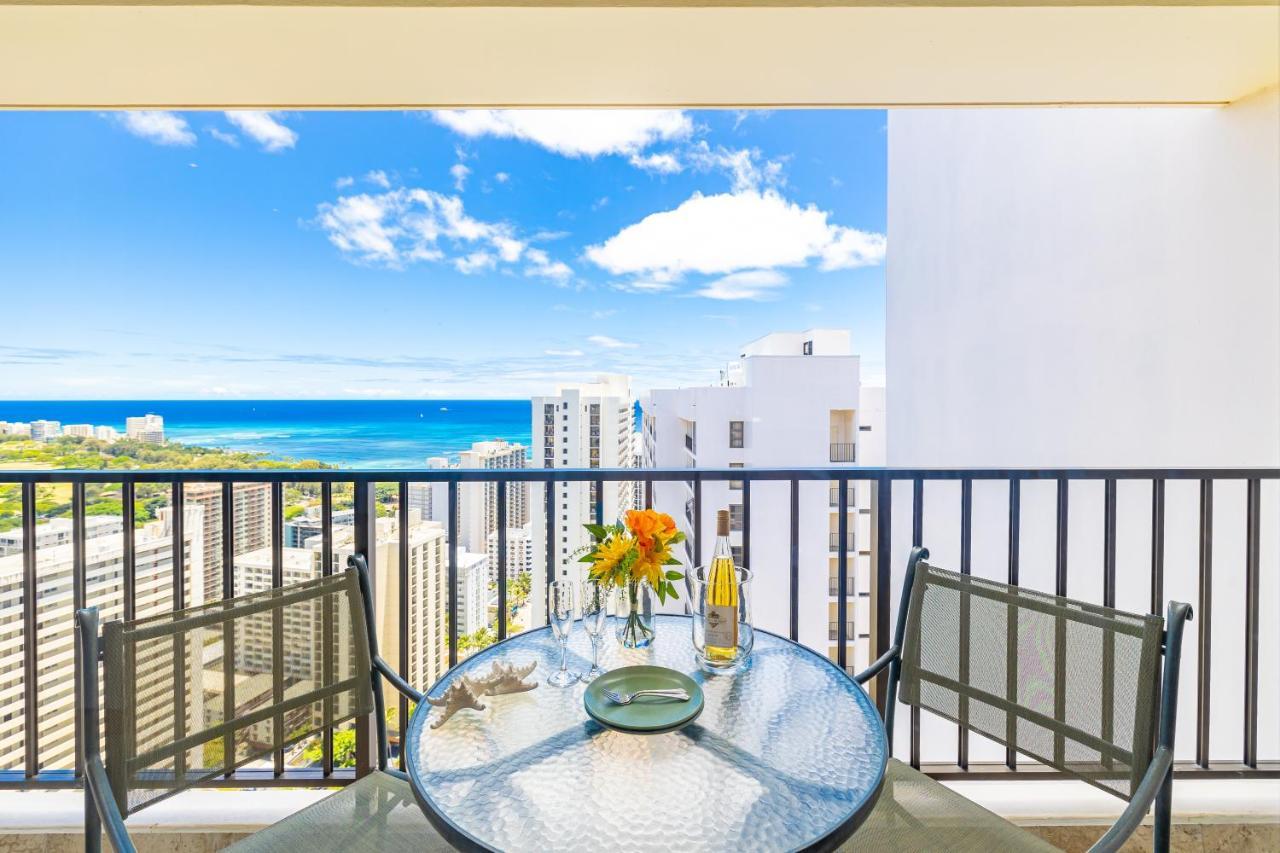Upscale Penthouse With Ocean Views - Free Parking Lejlighed Honolulu Eksteriør billede