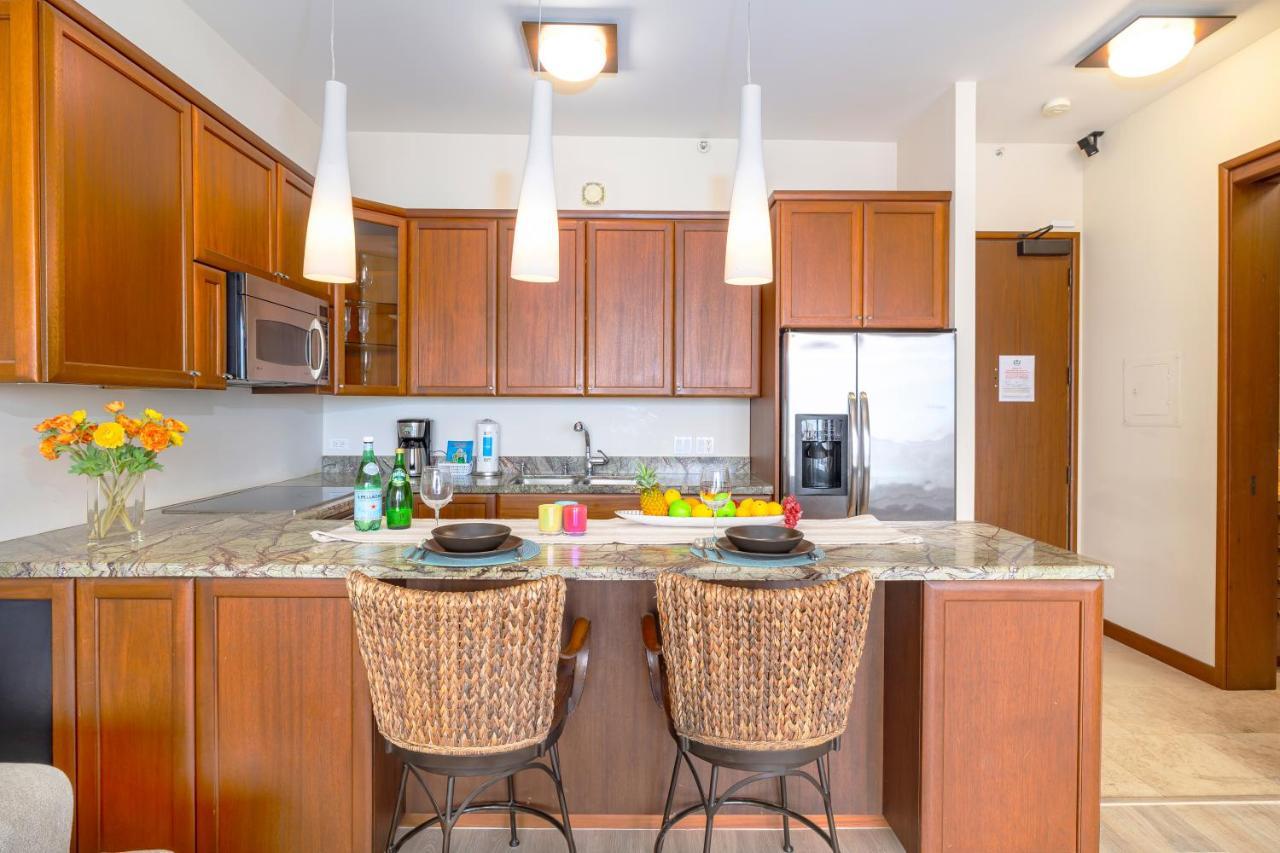 Upscale Penthouse With Ocean Views - Free Parking Lejlighed Honolulu Eksteriør billede