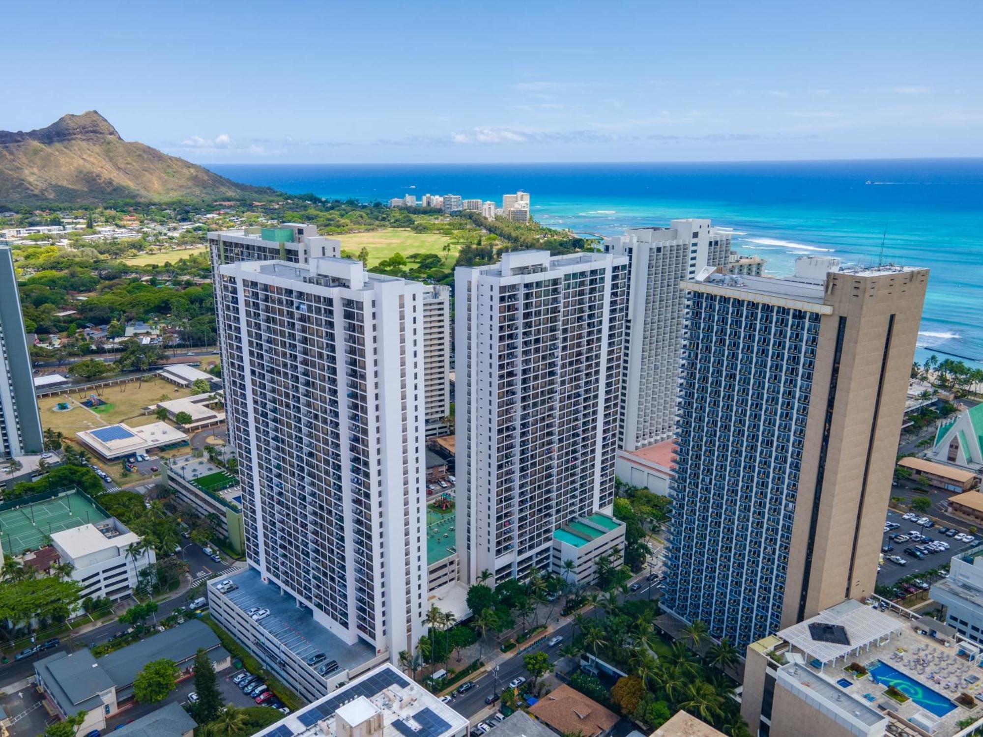Upscale Penthouse With Ocean Views - Free Parking Lejlighed Honolulu Eksteriør billede