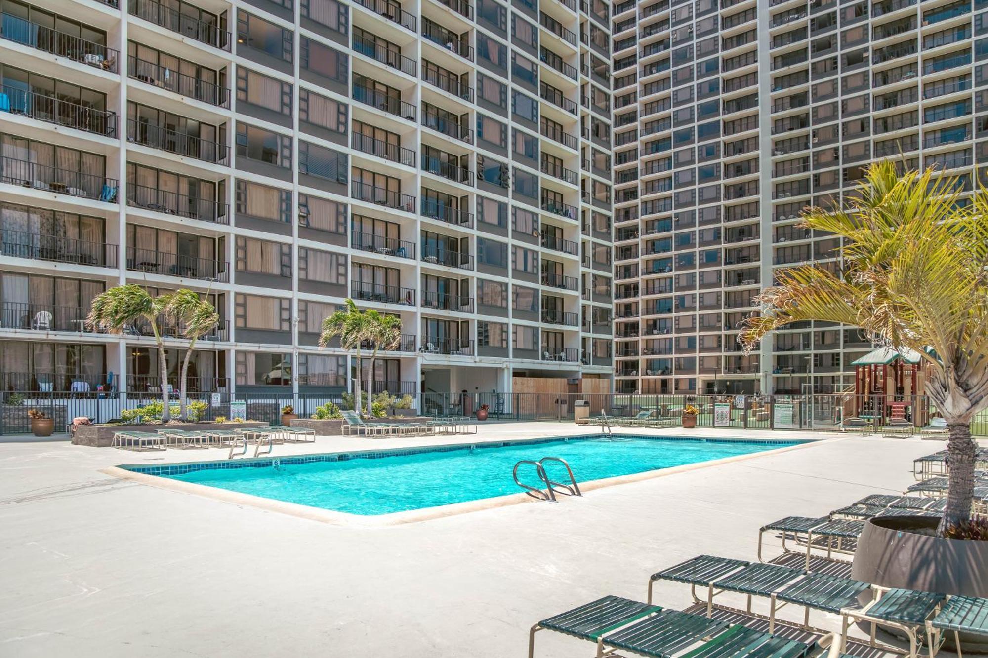 Upscale Penthouse With Ocean Views - Free Parking Lejlighed Honolulu Eksteriør billede