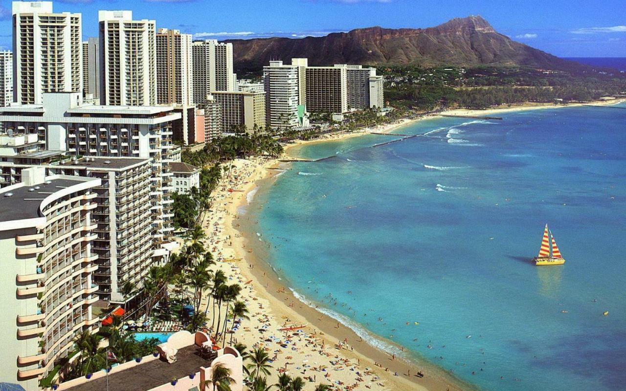 Upscale Penthouse With Ocean Views - Free Parking Lejlighed Honolulu Eksteriør billede